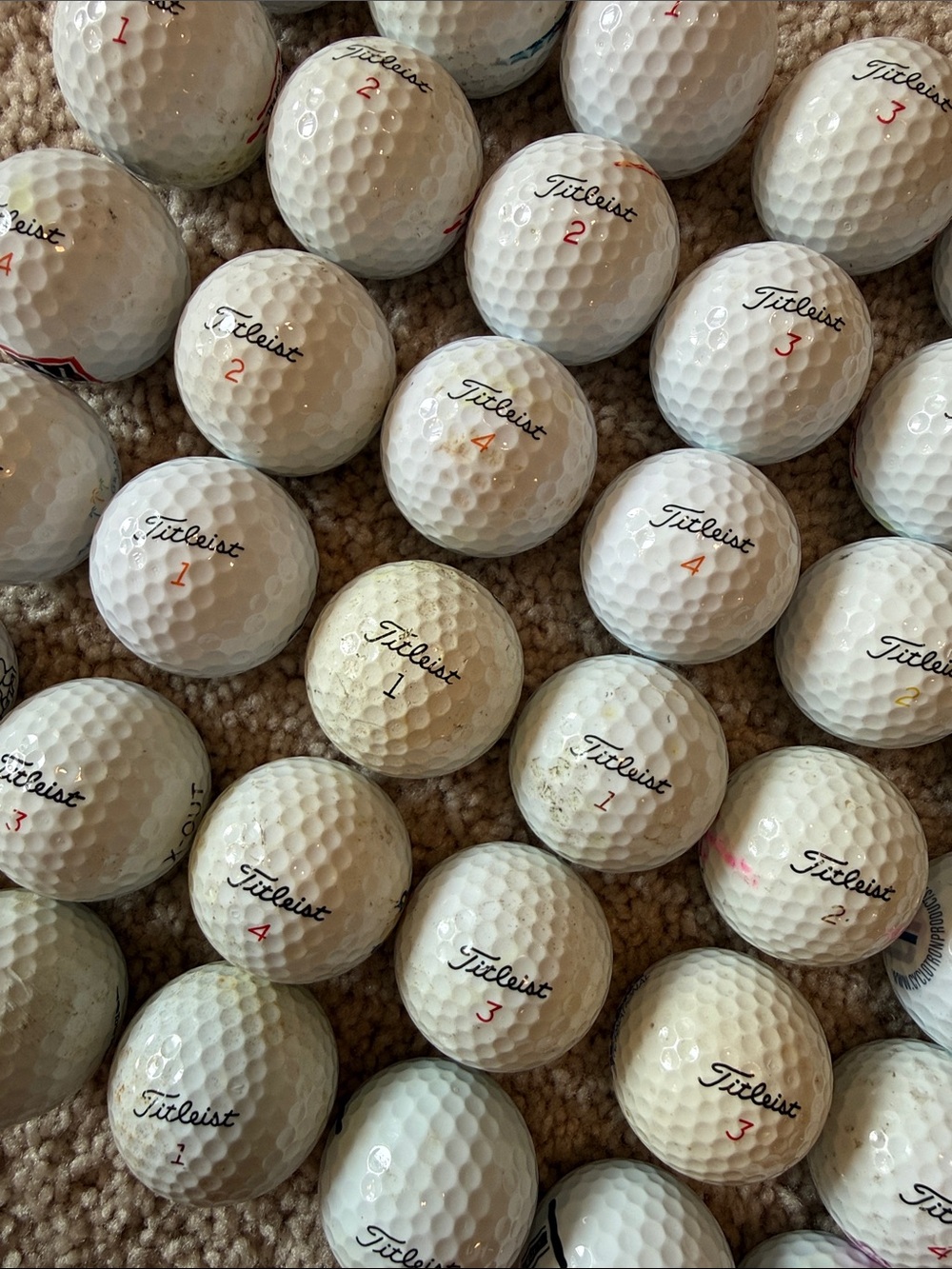 36 Assorted Titleist golf balls - Picture 3 of 3